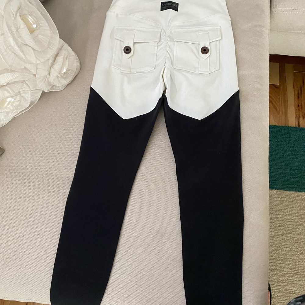 Leggings with back pockets